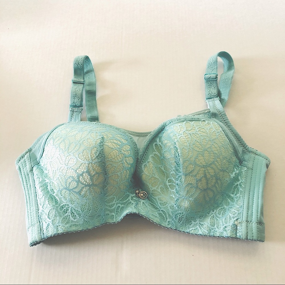 NWOT Aqua lace minimizer bra size 38